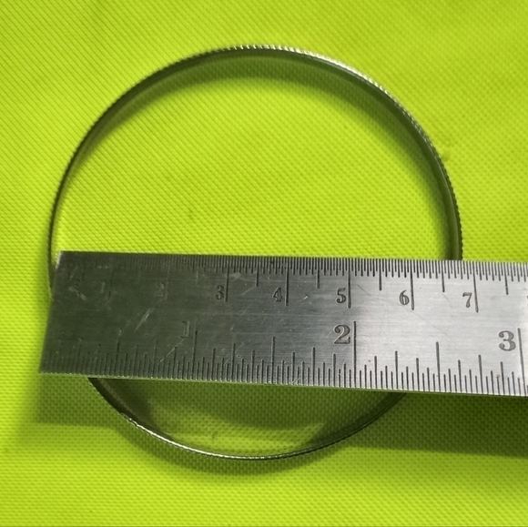 Silvertone large 2.75 i.d. solid Bangle bracelet diamond cut - Picture 4 of 4